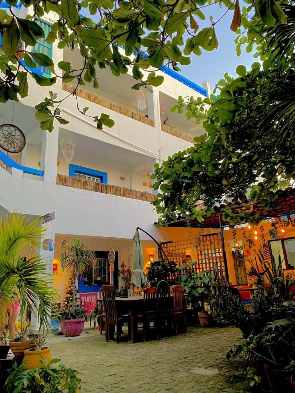 Hotel Gutierrez เซเลสตุน ภายนอก รูปภาพ