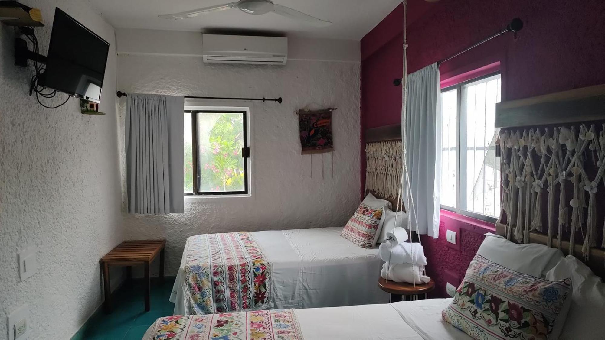 Hotel Gutierrez เซเลสตุน ภายนอก รูปภาพ