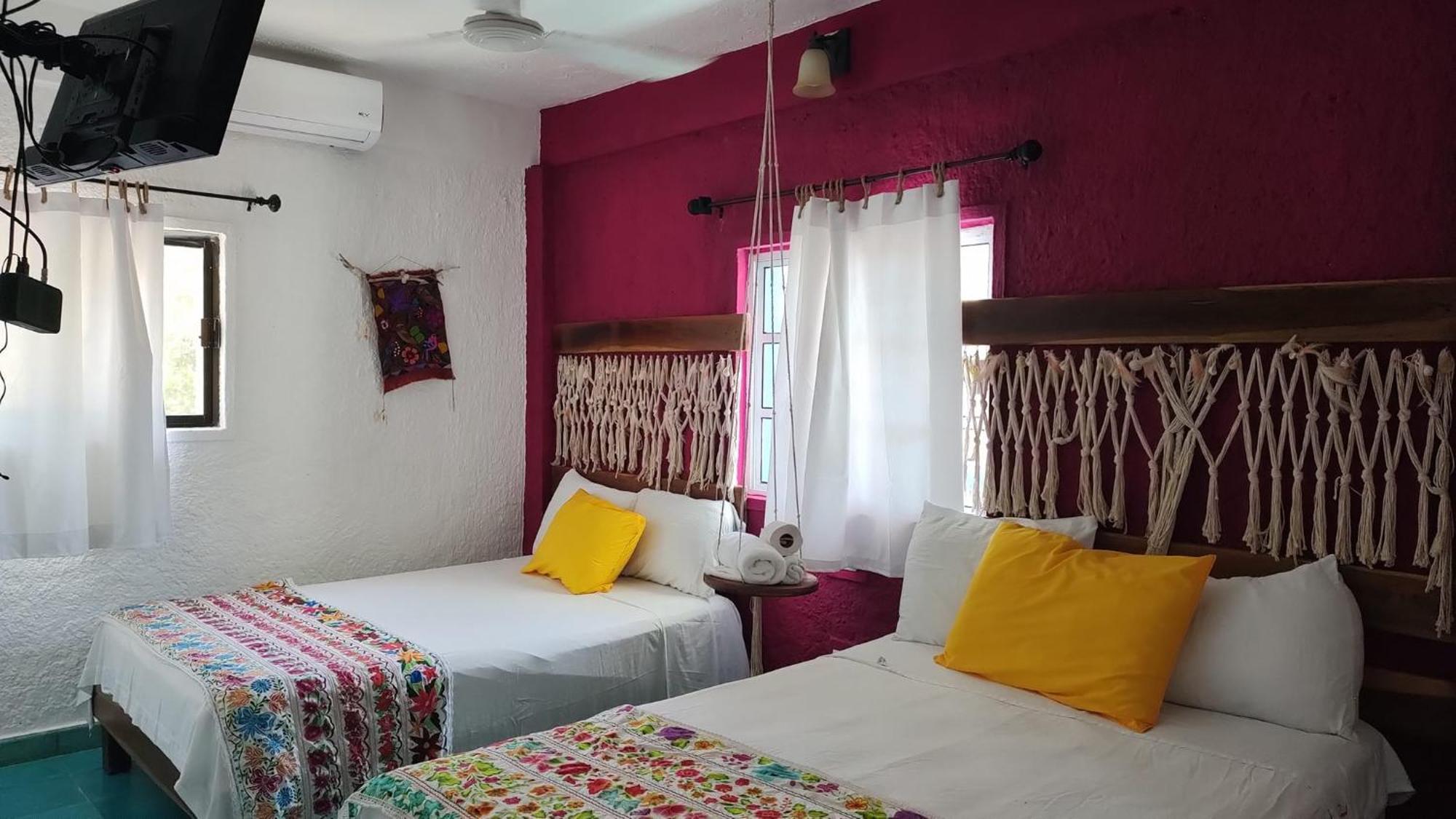Hotel Gutierrez เซเลสตุน ภายนอก รูปภาพ